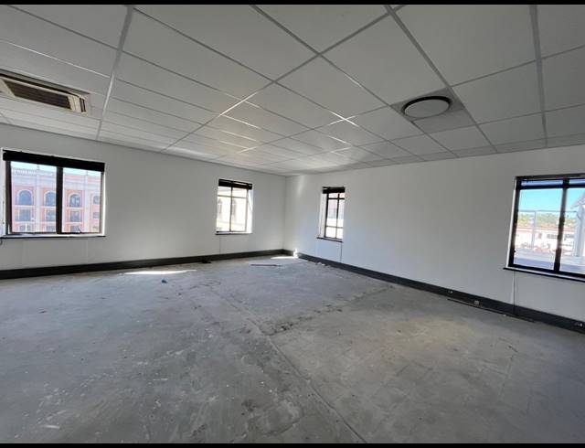201M² OFFICE TO LET IN FOURWAYS